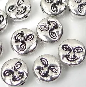 20 cuentas de disco de moneda antigua cara de peltre de plata Happy Moon 8 mm - Imagen 1 de 2