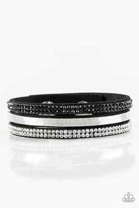 Brazalete urbano Paparazzi "I Mean Business" de gamuza negra, diamantes de imitación y cadena de plata - Imagen 1 de 2