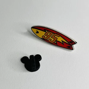 Disney Hidden Mickey Lightning McQueen Pixar Surfboard COMPLETER Pin 2018 - Picture 1 of 2