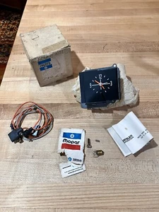 RELOJ NUEVO MOPAR 1968-70 DODGE, PLYMOUTH B-BODY CON TABLERO SIN RALLYE ¡¡NUEVO EN CAJA!! ¡BONITO!! - Imagen 1 de 16