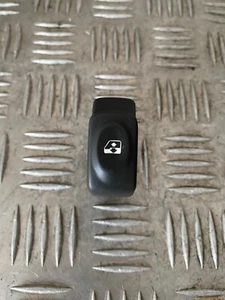 Commande Bouton Lève Vitre - RENAULT TWINGO I (1) - De 04-1993 à 08-1998 - Picture 1 of 4