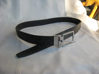 Cinturón reversible con hebilla plateada Calvin Klein #2148 marrón estampado CK 29-33" para dama Foto 1 de 4