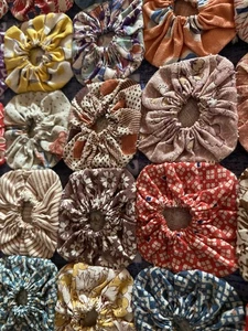 Yo-Yo Quilt Original Hand stitched Vintage 54"x 79" pink edging  VTG - Picture 1 of 23