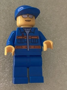 Lego City Minifigure - Tow Truck Driver with Blue Cap cty0148 - Picture 1 of 6