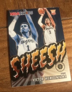 2023-24 NBA Hoops Premium Victor Wembanyama Base RC Rookie Card Sheesh Insert - Bild 1 von 2