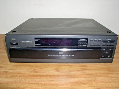 RCA CD-3406F 5 CD COMPACT DISC CHANGER SIMULTANEOUS PLAY AND LOAD SYSTEM - Image 1 of 4