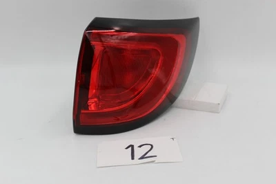 2017 - 2020  CHRYSLER  PACIFICA  USED  OEM PASSENGER SIDE RIGHT REAR TAIL LIGHT Foto 1 de 4
