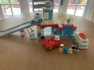 Lego Duplo Set Parcheggio Garage e Autolavaggio #10948 *RITIRATO* - Foto 1 di 4