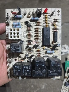 Placa de control de horno Goodman B18099 13 1012 933D 1012 83 9337A - Imagen 1 de 3
