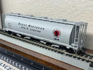 GREAT NORTHERN " GRAIN LOADING " WHEAT CYLINDRICAL 4 BAY HOPPER CAR HO Scale NEW - Picture 1 of 12