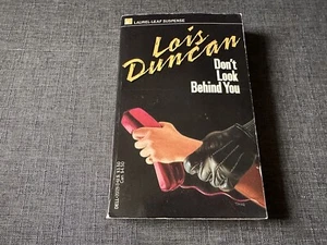 Don't Look Behind You by Lois Duncan Paperback 1990 YA Thriller Mystery Novel - Picture 1 of 4
