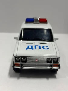 1:24 Russian LADA 2106 Police Car Alloy Car Model Diecasts Sound Lights - Picture 1 of 9