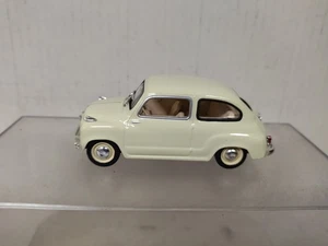 SEAT 600 1957 AMARILLO CLARO M-184018 1:43 SALVAT SOLIDO NO BOX - Imagen 1 de 3