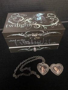 NECA Twilight Musical Jewelry Box RARE Edward Bella & Team Edward Locket Silver - Picture 1 of 17