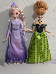 Lotto di 2 bambole Frozen Elsa e Anna Hasbro - Foto 1 di 6