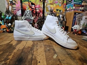 Nike Blazer Mid '77 VNTG Lace Up Athletic Shoe Mens Size 9 BQ6806-106 White - Picture 1 of 8