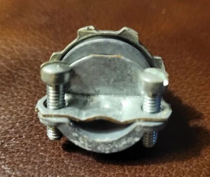 NEW HALEX L51, 3/4" CLAMP ON SERVICE CONNECTOR, 2 SCREW, LOT OF 6 NOS - Picture 1 of 4