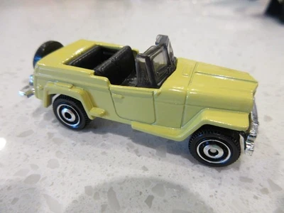 Coche de carreras de juguete fundido a presión Willys Jeepster 2025 Matchbox 1948 amarillo blanco roto 1:64 Foto 1 de 4