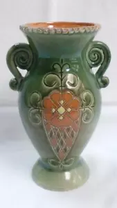 RETRO VINTAGE CERAMIC HAND CRAFTED MEDIUM GREEN URN VASE CIRCA 1957 - Picture 1 of 1