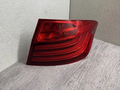 BMW 528i 535i 550i M5 F10 2014-2016 pasajero derecho luz trasera exterior Foto 1 de 4
