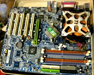 Gigabyte GA-7N400 rev. Scheda madre 1.0 + CPU + ventola - Foto 1 di 11