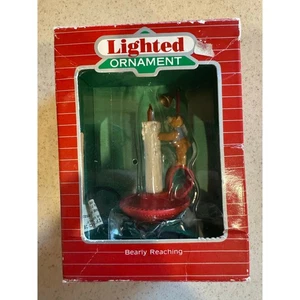 Vintage 1988 Hallmark Ornament - Bearly Reaching - beleuchtete Kerze - Bild 1 von 5