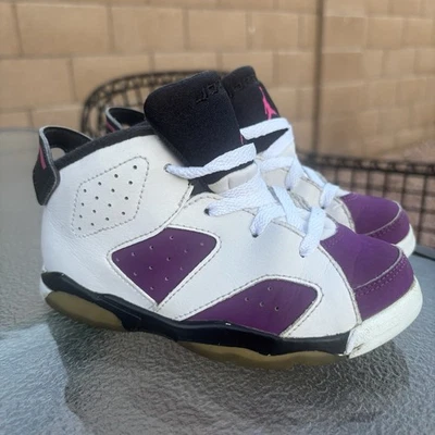 ZAPATOS NIKE AIR JORDAN 645127-127 10C RETRO VI 6 BLANCO PÚRPURA UVA NIÑO PEQUEÑO Foto 1 de 4