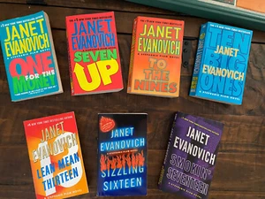 Janet Evanovich Book Lot of 7 Paperbacks - Picture 1 of 7