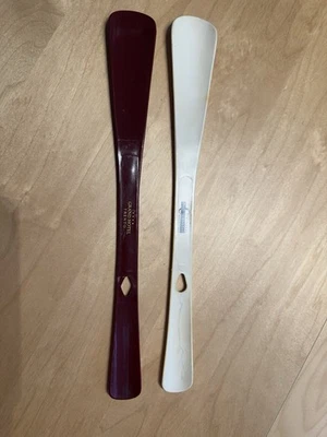 2 zapatas de plástico publicitarias vintage para hoteles de 15" de largo Foto 1 de 3