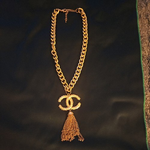 CHANEL Vintage Coco Mark Lava Catena Ciondolo Con Nappa In Condizioni Usate