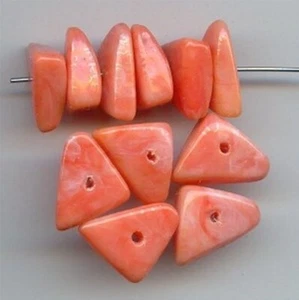 24 VINTAGE CORAL MARBLE ACRYLIC 14mm. TRIANGLE NUGGET CHIP SPACER BEADS 854 - Picture 1 of 1