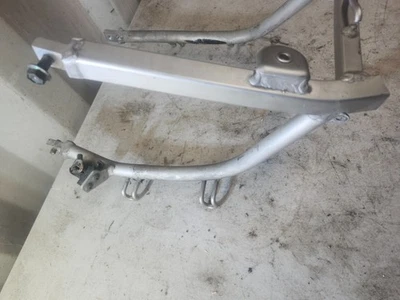 Subchasis trasero Suzuki GSXR600 2000 2 piezas Foto 1 de 4