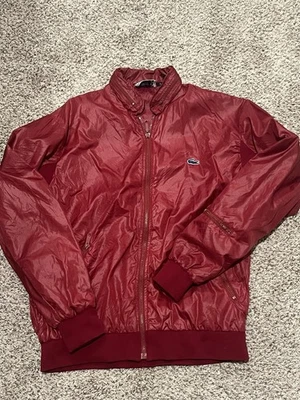 Chaqueta cortavientos vintage años 80 Izod Lacoste con capucha para hombre mediana granate Foto 1 de 4