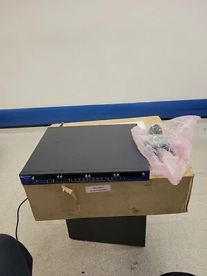 Juniper SRX240 Services Gateway Router mit Bits. - Bild 1 von 4