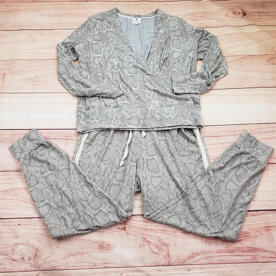 Conjunto Sundry Lounge Feminino 4 Cinza Estampa de Cobra Pulôver Calça Jogger Macia EUA Aconchegante - Imagem 1 de 4