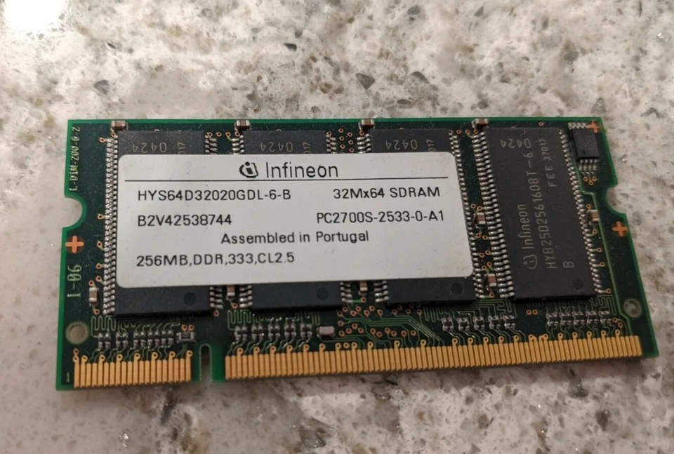 Infineon PC-2700 256 MB DIMM 333 MHz DDR SDRAM Memory (HYS64D32020GDL-6-C) - Image 1 of 1