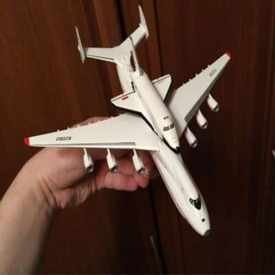 Avión Ucrania Antonov An-225 1/400 con modelo de avión transbordador espacial Buran Foto 1 de 4
