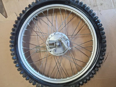 Suzuki RM100 1976 OEM rueda delantera de aluminio, buje, frenos y neumático Foto 1 de 4