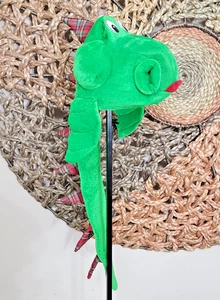 Loch Ness Monster Nessie Hut Kopf & Schwanz rot Tartan Spikes Partyhut Kostüm - Bild 1 von 6