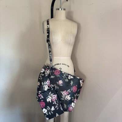 Juego de bolso y bolsa Karl Lagerfeld floral negro Foto 1 de 4