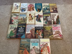 Victoria Holt Mixed Lot Retro Vintage Romance Books Bulk Lot Of 21 - Picture 1 of 19