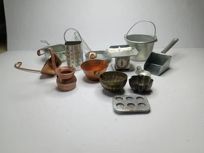 Lote grande de utensilios de cocina vintage en miniatura para casa de muñecas Foto 1 de 4