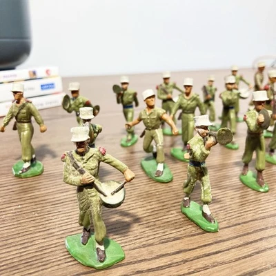 Jouets Fanfare militaire vintage STARLUX 23 soldats en plastique peint 1970 - Photo 1/4