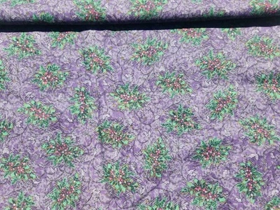 Tela de algodón púrpura con hojas de acebo Foto 1 de 4