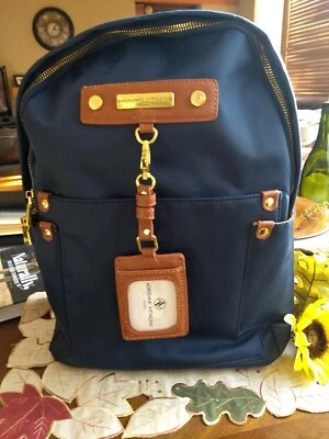 Mochila de viaje de negocios de nailon azul marino Adrienne Vittadini Foto 1 de 4