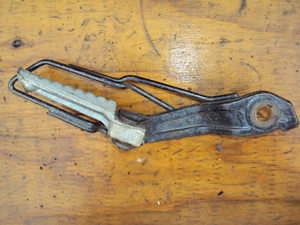 YAMAHA SR500 SR400 R/H REAR / PILLION  FOOT REST ASSEMBLY SR - Picture 1 of 3