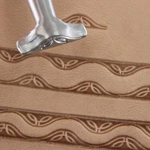 Estampilla floral de borde serpentina de acero inoxidable Craftplus (herramienta de cuero) - Imagen 1 de 6