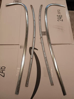 49 50 51 52 Chevy Fleetline Deluxe 2 puertas cuarto superior ventana revelar molduras Foto 1 de 4