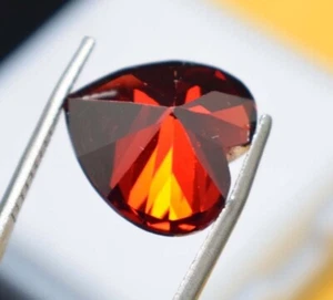 8 bis 10 kt Herzschliff rotes Herz natürlicher Granat natürlicher Tsavorit Granat facettiert - Bild 1 von 6