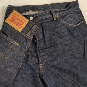 Pantalones de mezclilla Levi's 501 para hombre 44x29 azul oscuro botón mosca recto ajuste personalizado - Imagen 1 de 11
